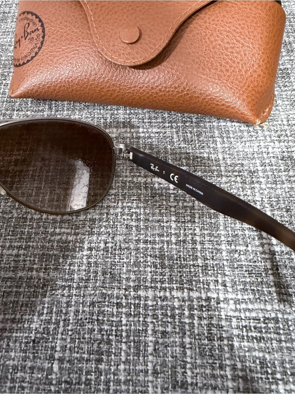 Ray-Ban Brown Gradient Aviator Shades Unisex 59mm